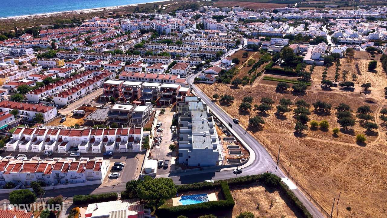 MORADIA T3+2 COM PISCINA PRIVADA A 5 MINUTOS DA PRAIA - Grande imagem: 4/43