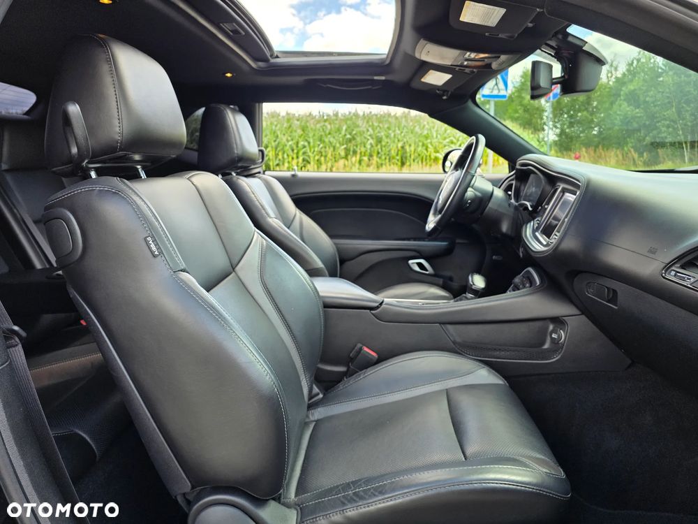 Dodge Challenger 3.6 SXT Plus - 29