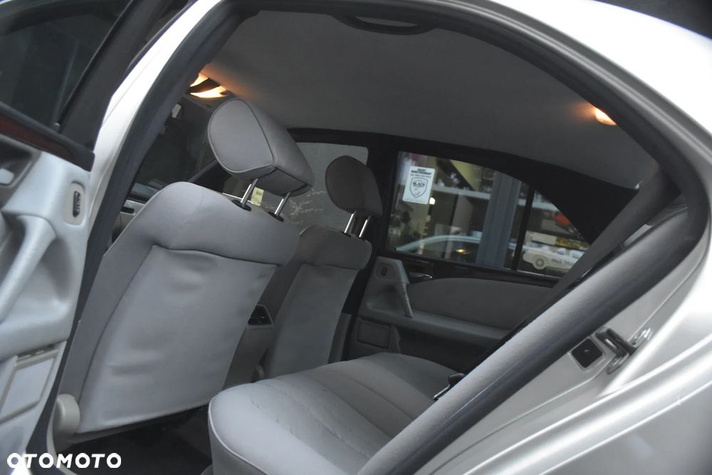 Mercedes-Benz Klasa E 230 Classic - 10