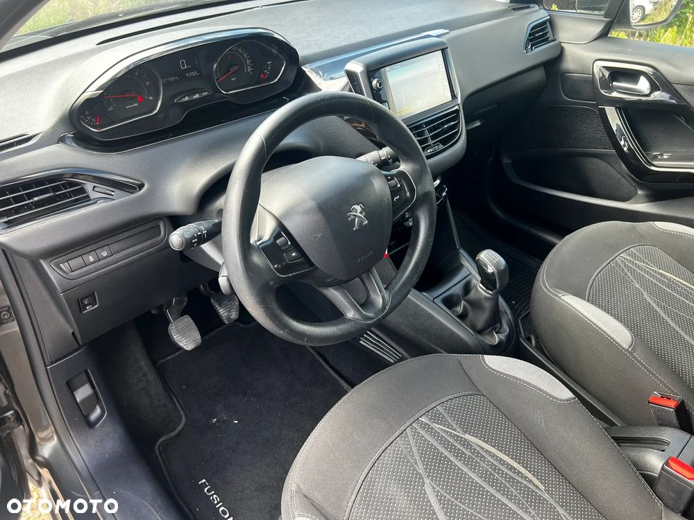 Peugeot 208 - 5