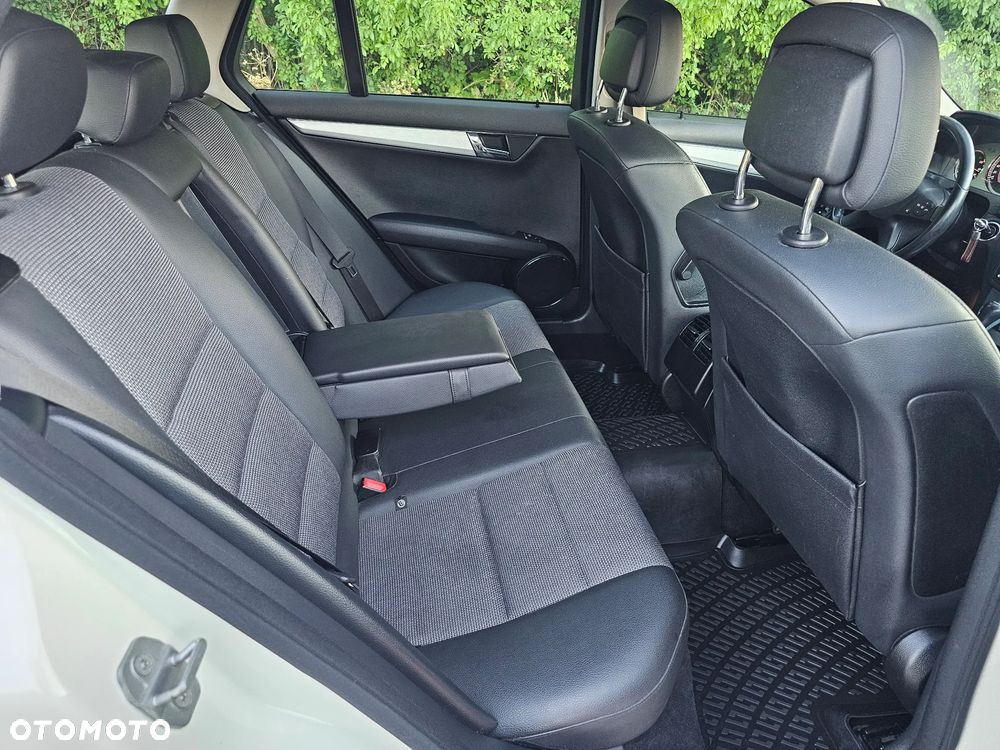 Mercedes-Benz Klasa C 200 7G-TRONIC Avantgarde Edition - 26