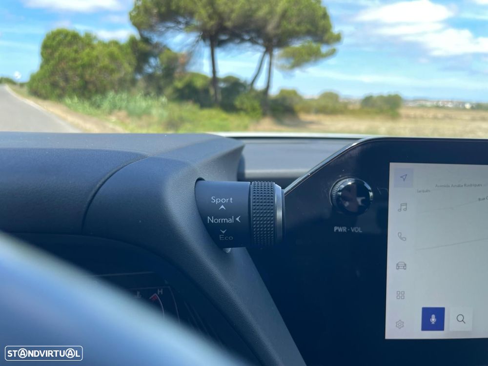 Lexus UX 250h Sport (Ecrã 12.3) - 30