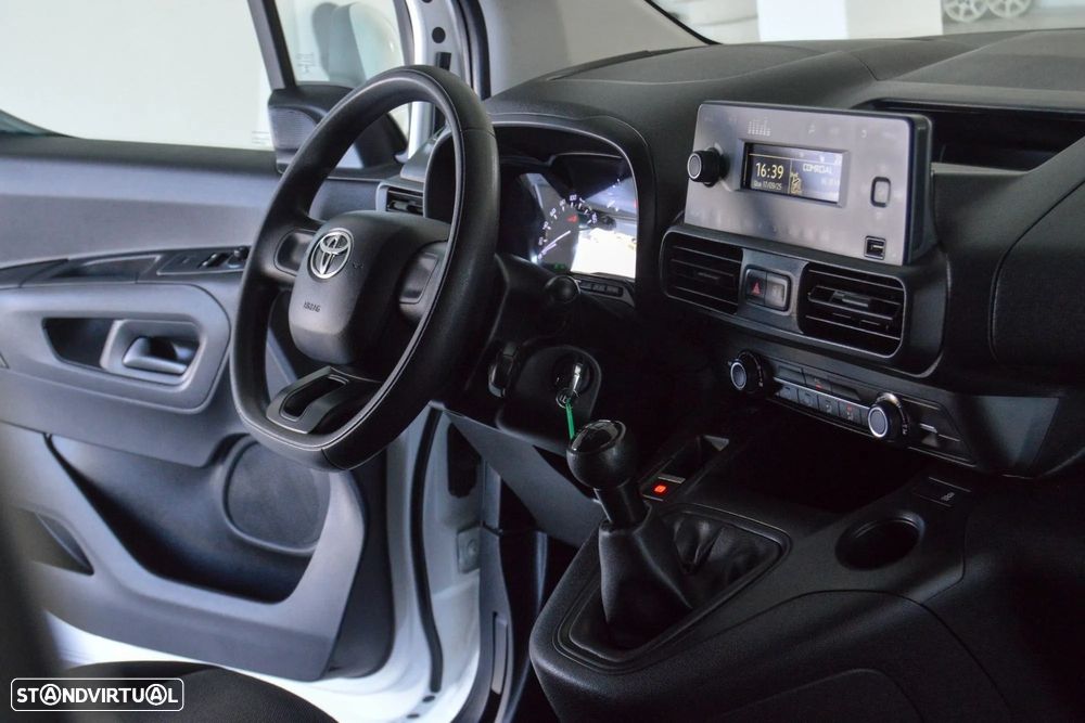 Toyota Proace City 1.5D L2 Comfort 3L - 25