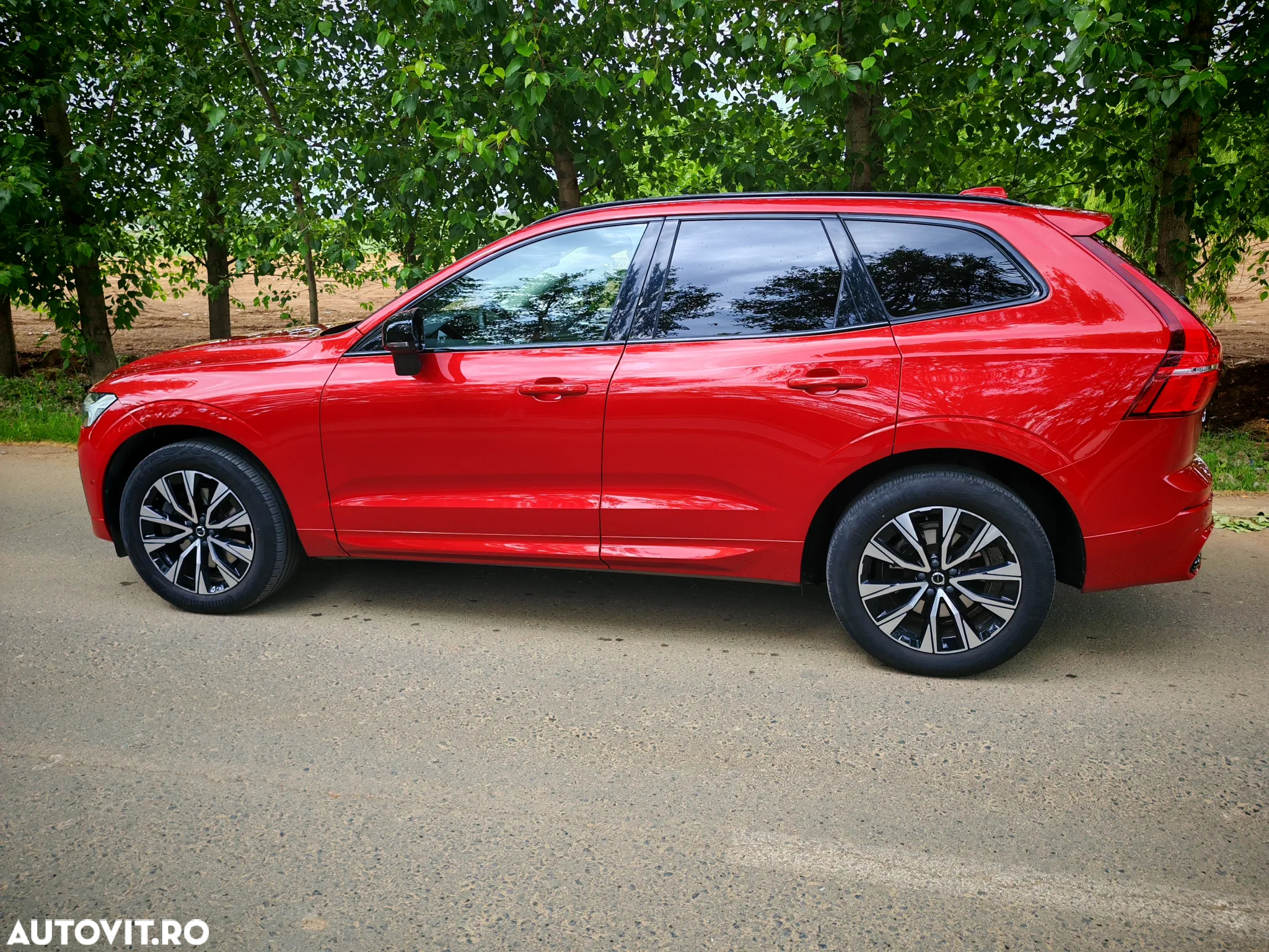 Volvo XC 60 B4 MHEV AT AWD Plus Dark - 5