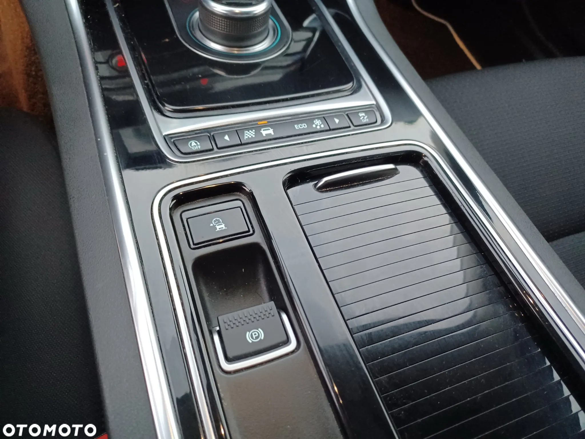 Jaguar XE - 24