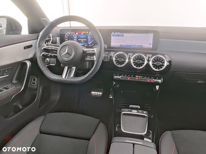 Mercedes-Benz CLA 220 7G-DCT AMG Line - 10