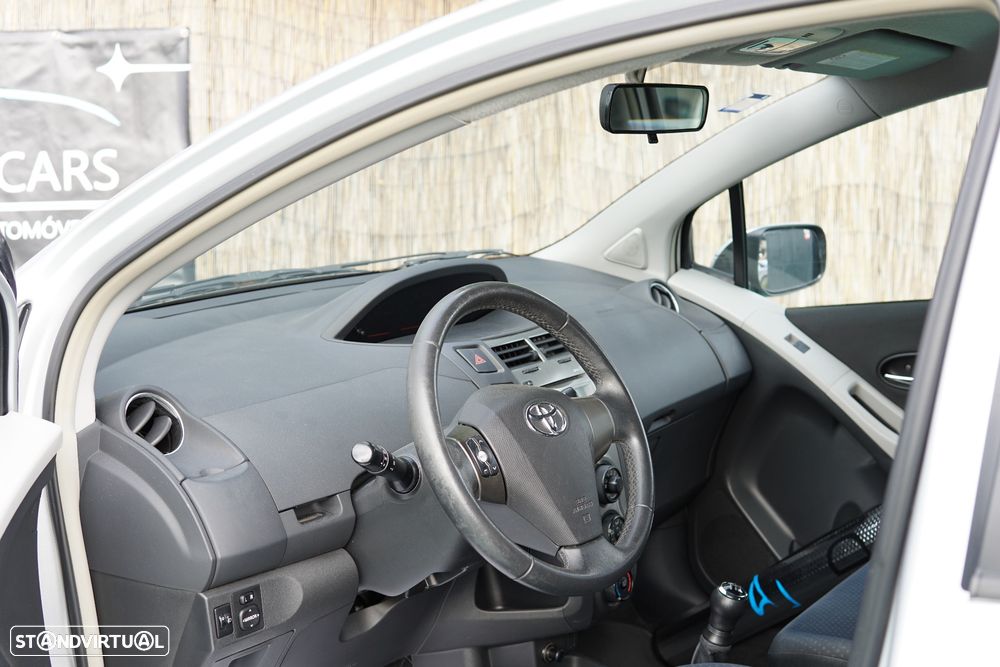 Toyota Yaris 1.0 VVT-i AC Manual - 7