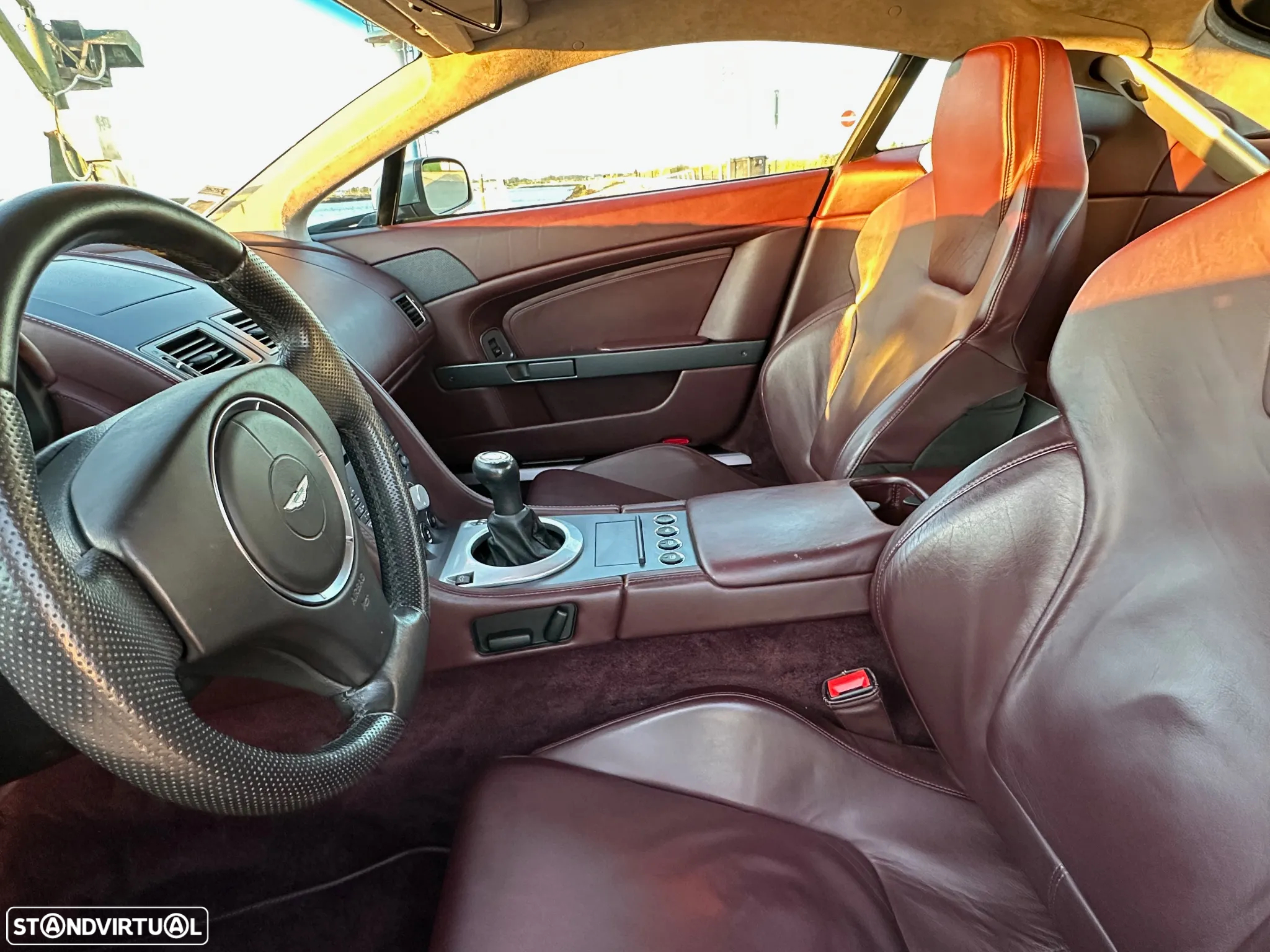 Aston Martin Vantage Coupe V8 - 14