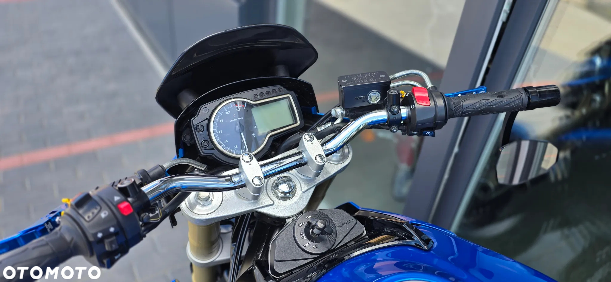 Suzuki GSR - 37