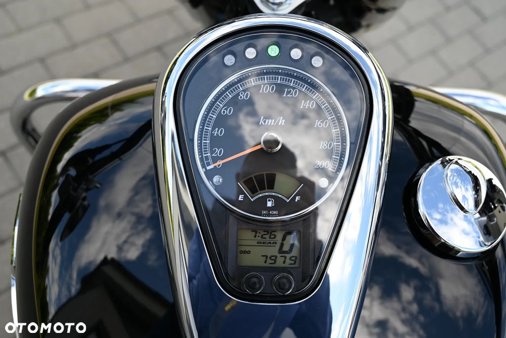 Suzuki Intruder - 9