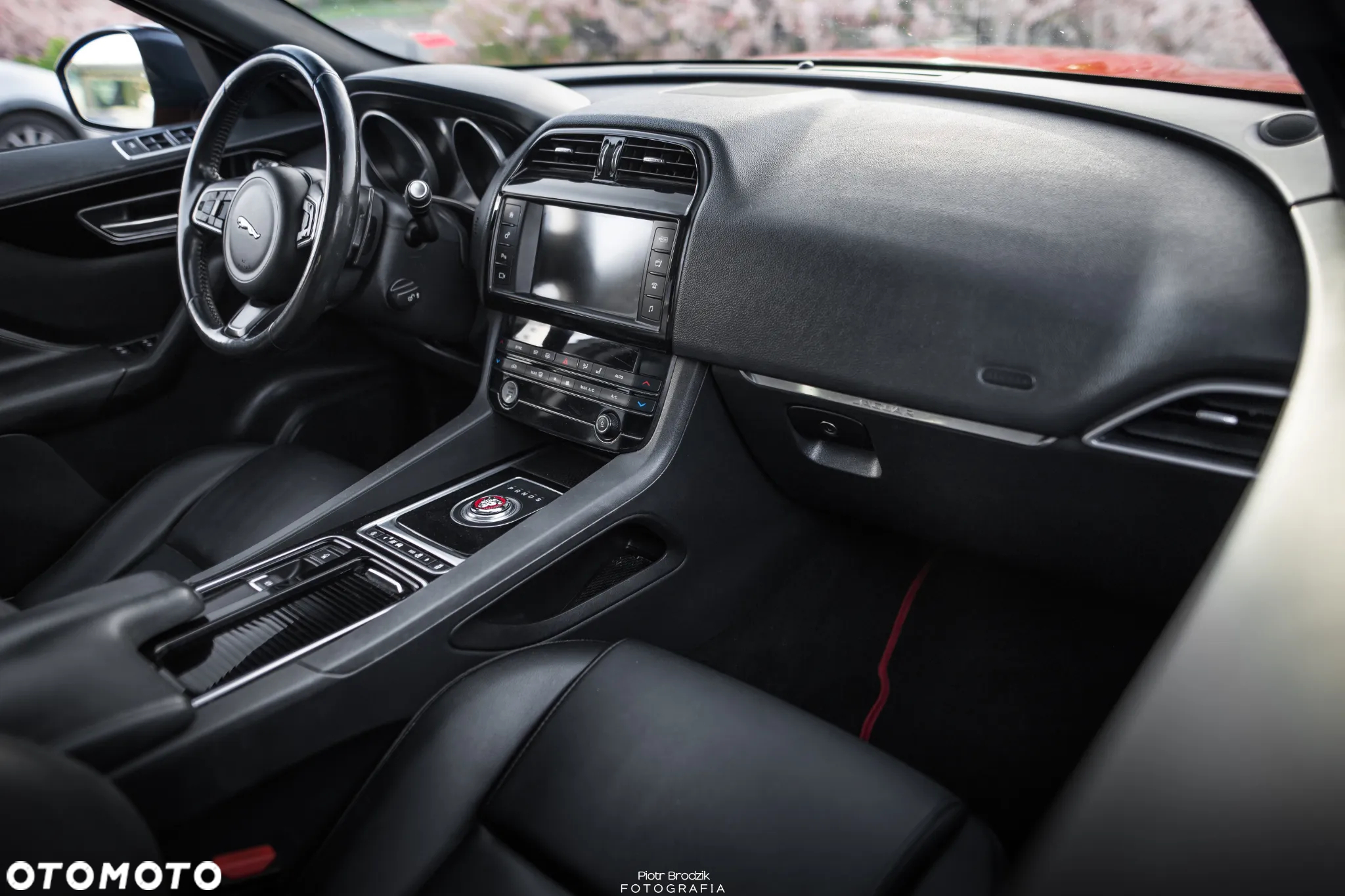 Jaguar F-Pace 25t AWD Prestige - 19
