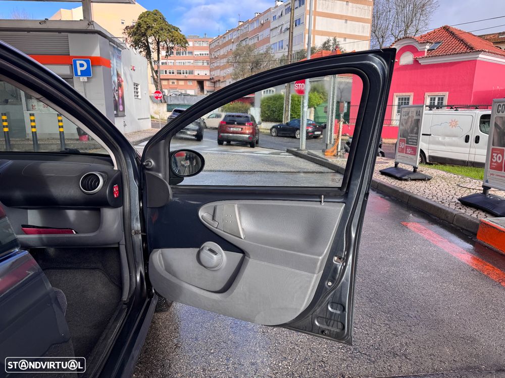 Peugeot 107 1.0 Trendy 2 Tronic - 12