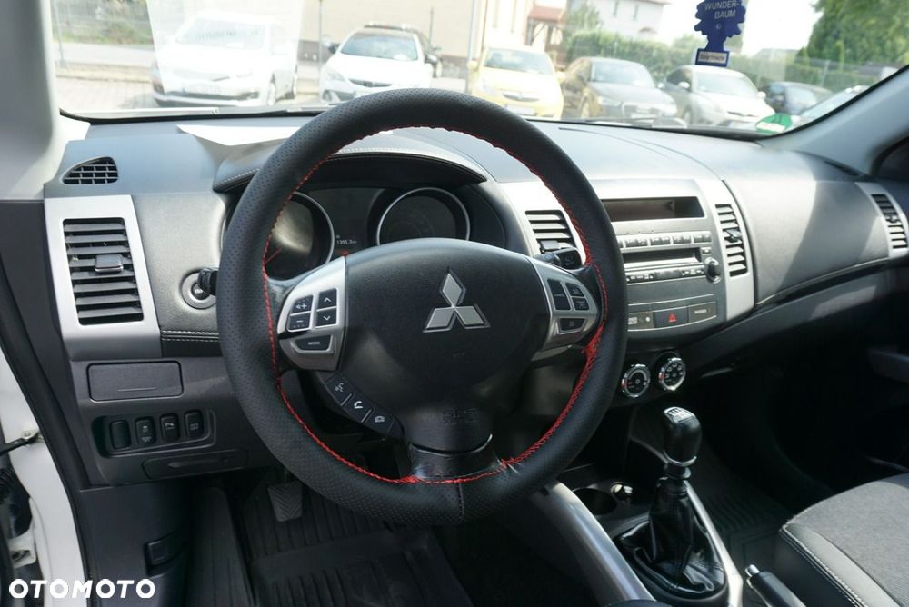 Mitsubishi Outlander - 13