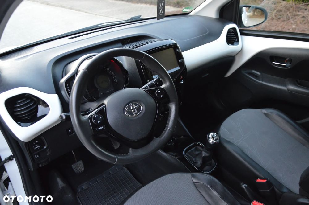 Toyota Aygo x mit x-business Paket - 14