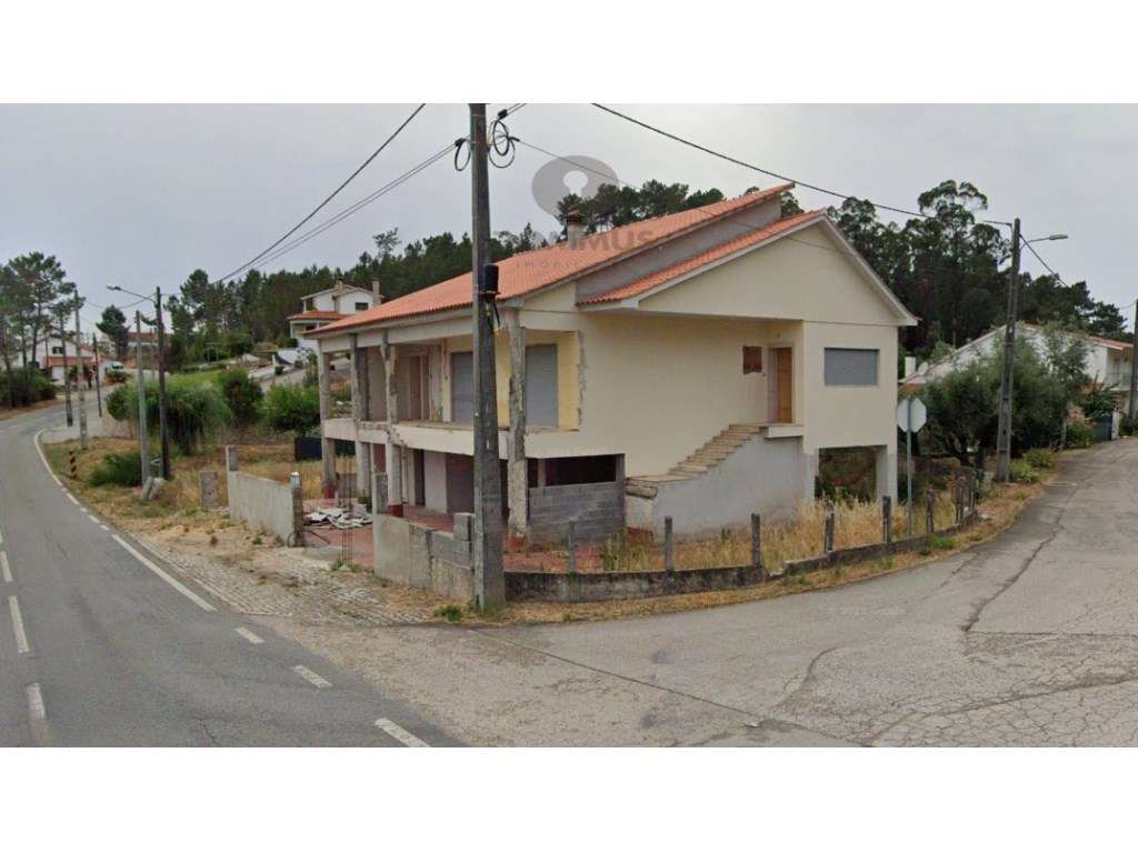 Moradia T4 para Recuperar em Ourém com Terreno Anexo - Grande imagem: 4/14