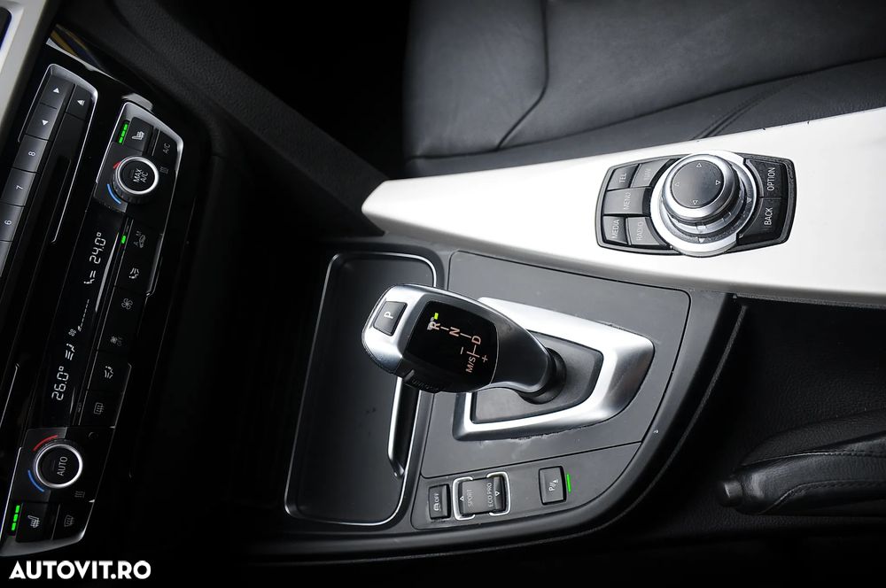 BMW Seria 3 320d Aut. Luxury Line - 24