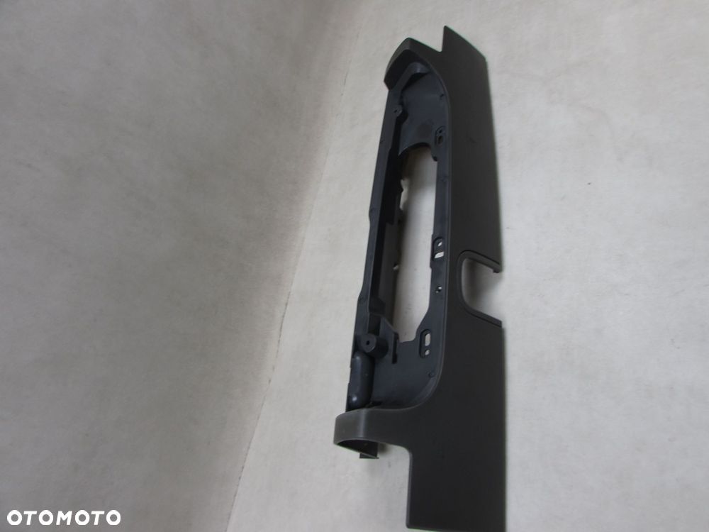 RENAULT TRAFIC II VIVARO 06-14 RAMKA OSLONA LAMPY TYL PRAWA 938857722 - 2