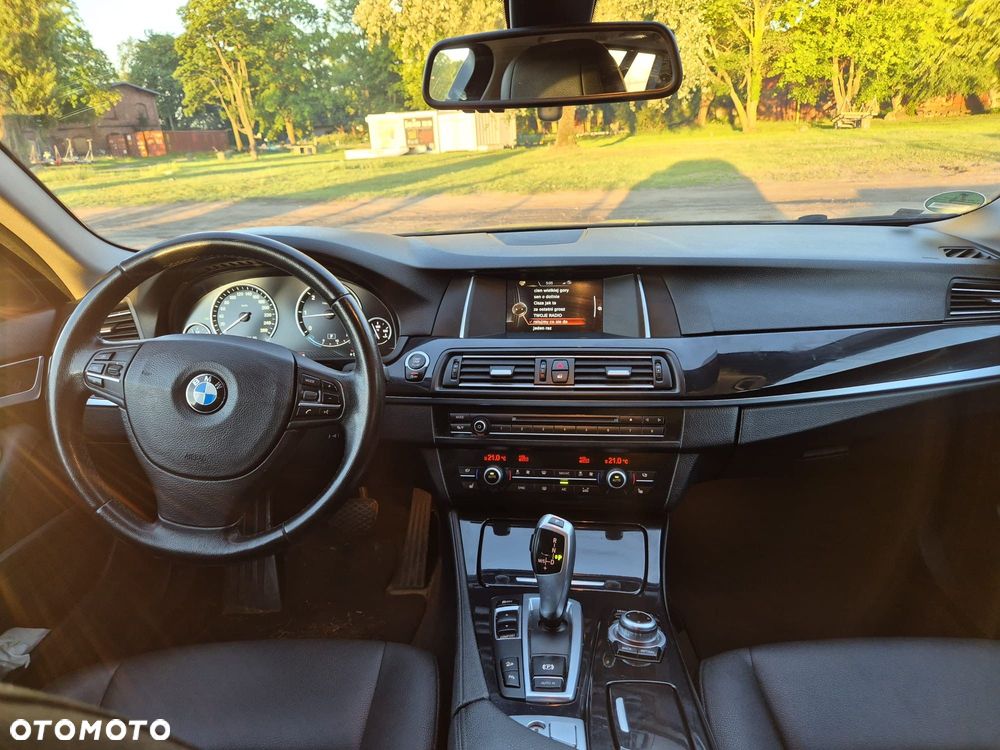 BMW Seria 5 520d xDrive - 16