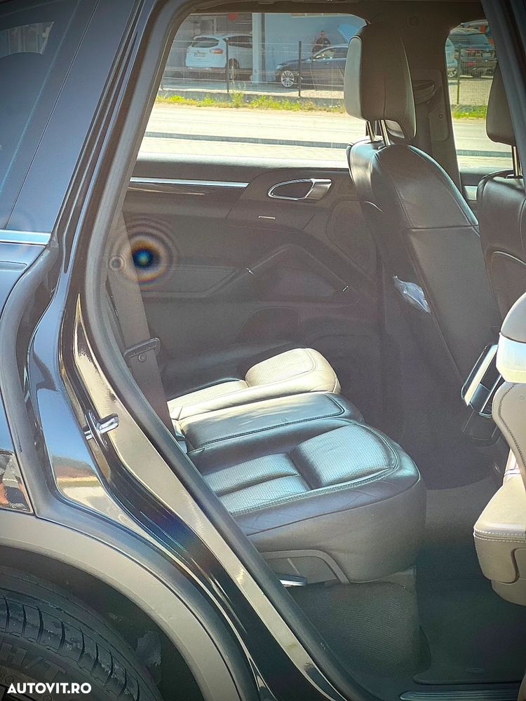 Porsche Cayenne 3.0 L - 19