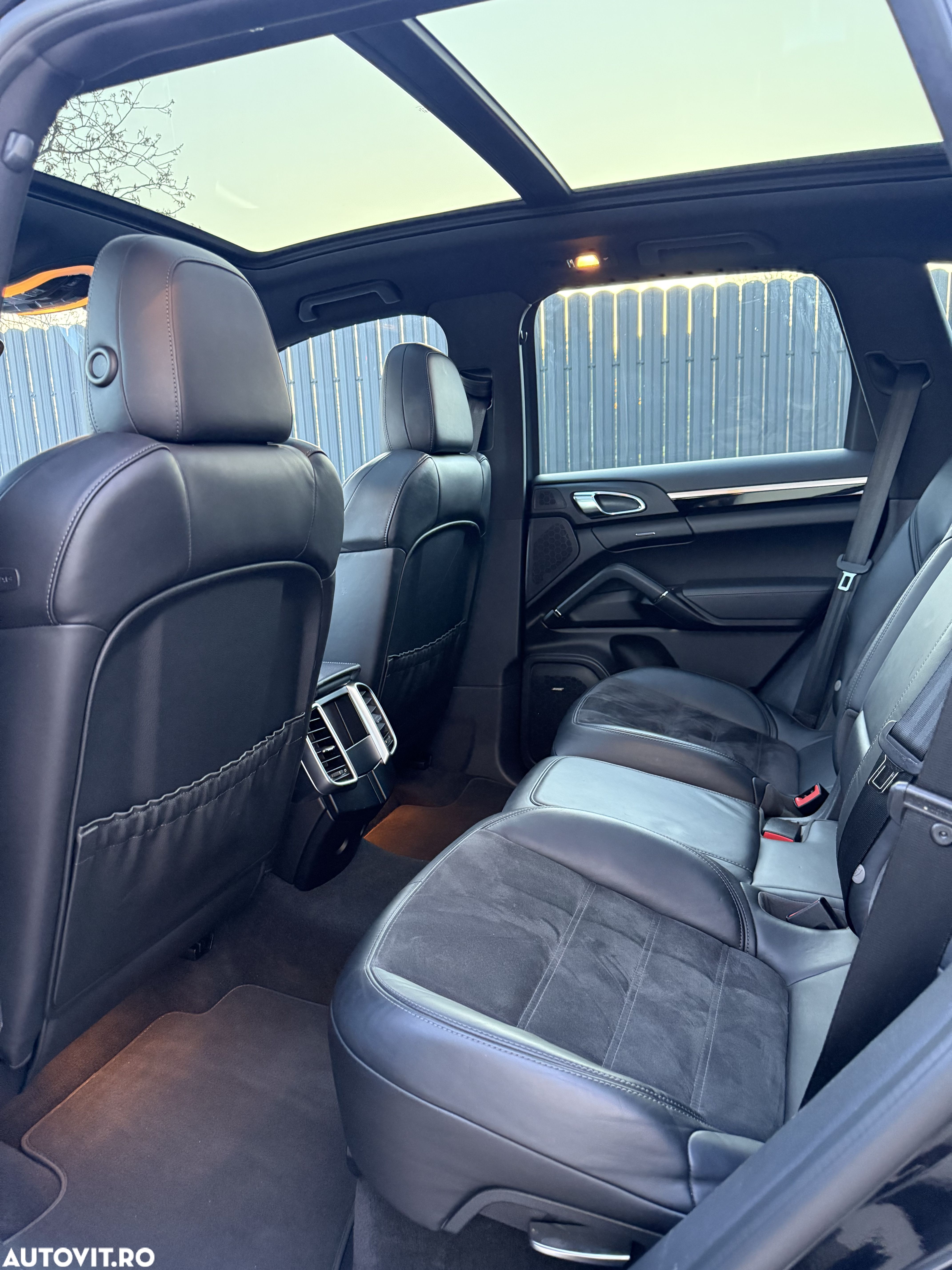 Porsche Cayenne 3.0 L - 7