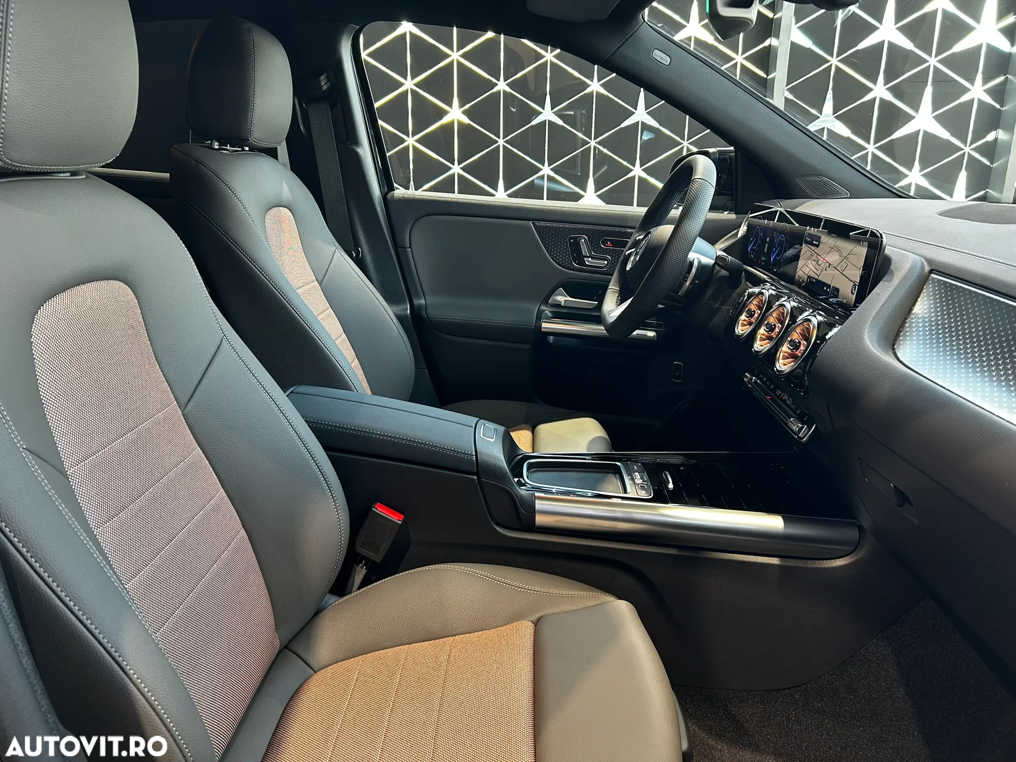 Mercedes-Benz EQA 300 4MATIC - 13
