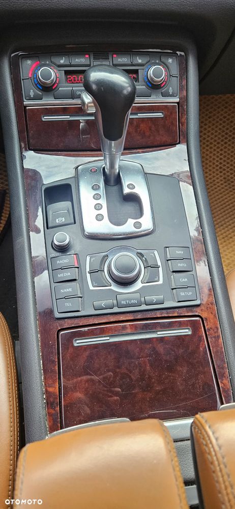 Audi A8 4.2 TDI Quattro - 12