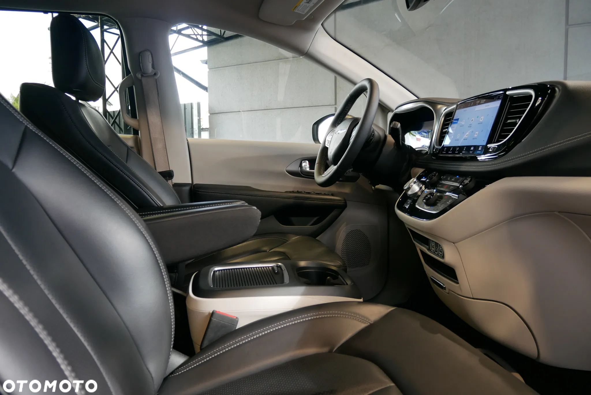 Chrysler Pacifica - 29