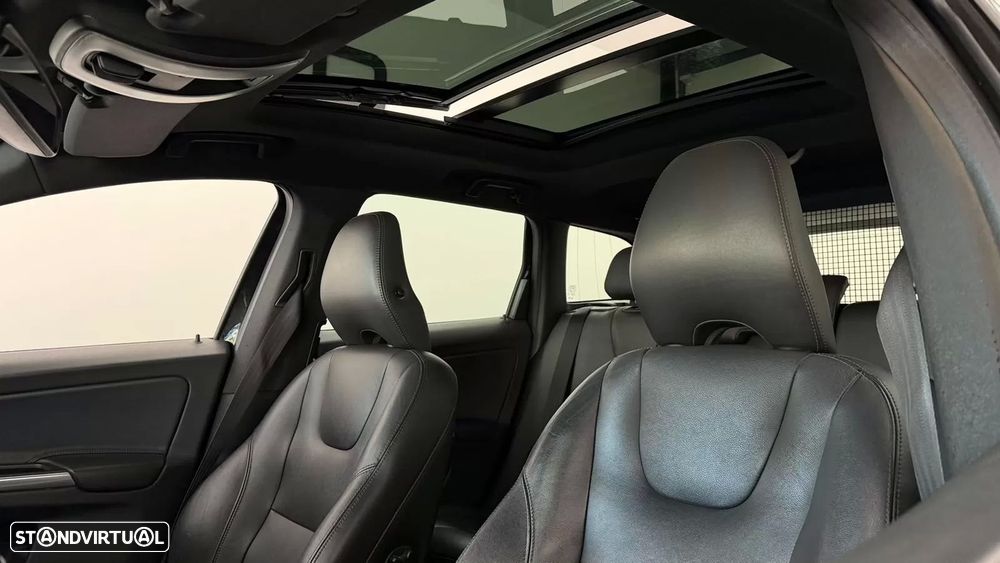 Volvo XC 60 2.0 D4 Momentum - 28