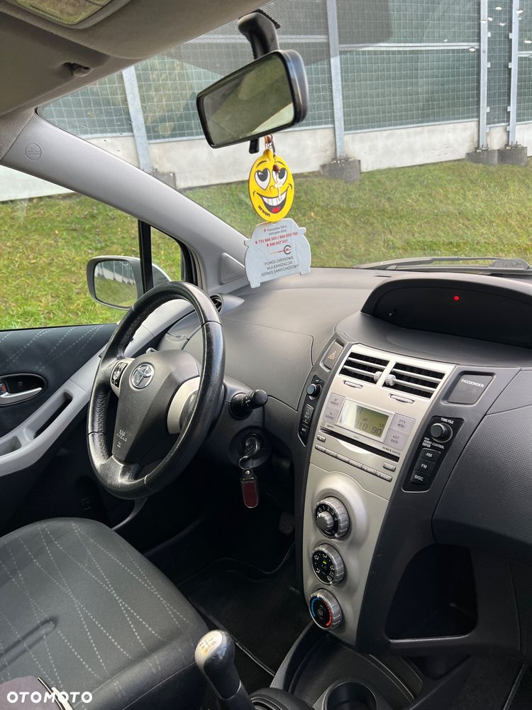 Toyota Yaris 1.3 Sol - 6