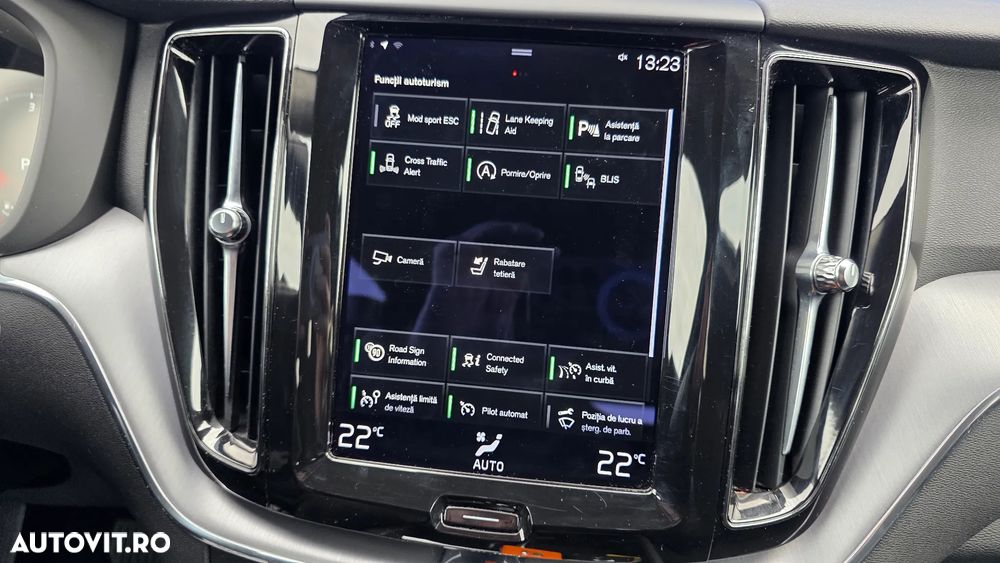 Volvo XC 60 B4 MHEV AT8 FWD Momentum Pro - 25