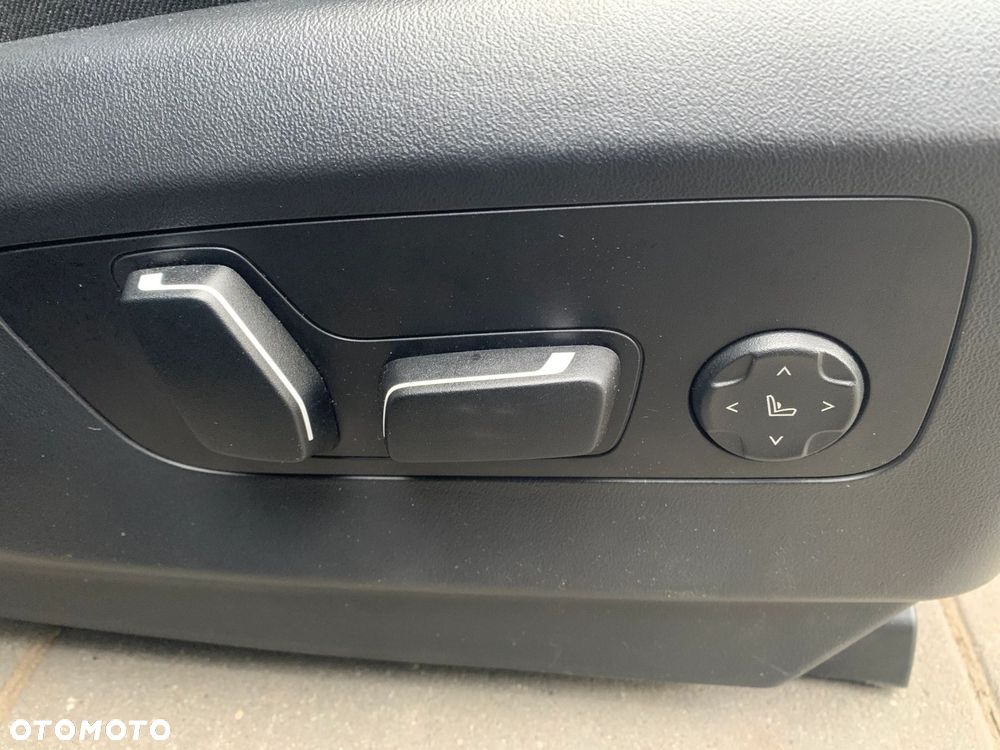 FOTELE TAPICERKA SKÓRA KOMFORT GRZANIE WENTYLACJA PAMIĘĆ BMW 5 G60 HARMAN - 5