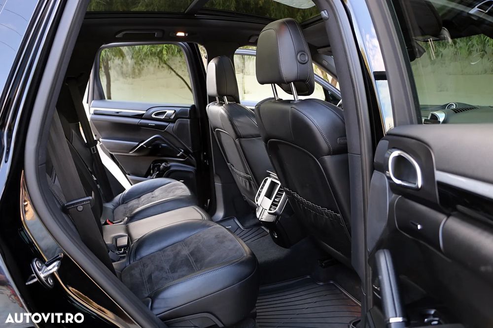 Porsche Cayenne 3.0 L - 16