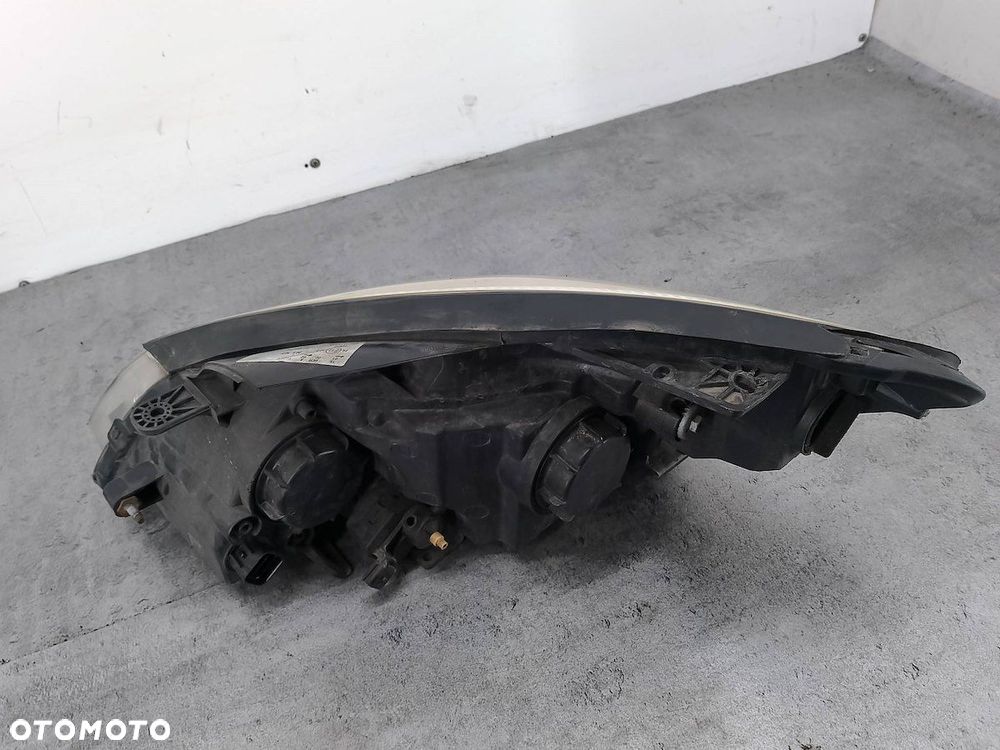 LAMPA PRZÓD PRAWA KIA CEE'D I 20-B855  TYC - 8