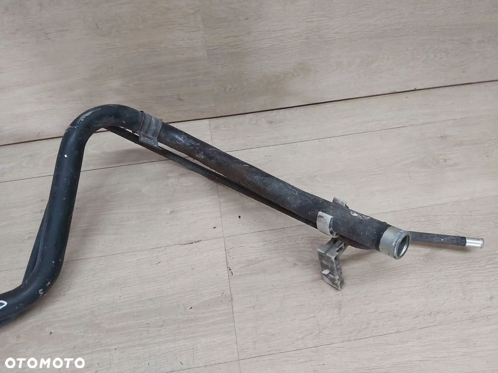 Toyota VERSO wlew paliwa rura wlewu d4d - 15