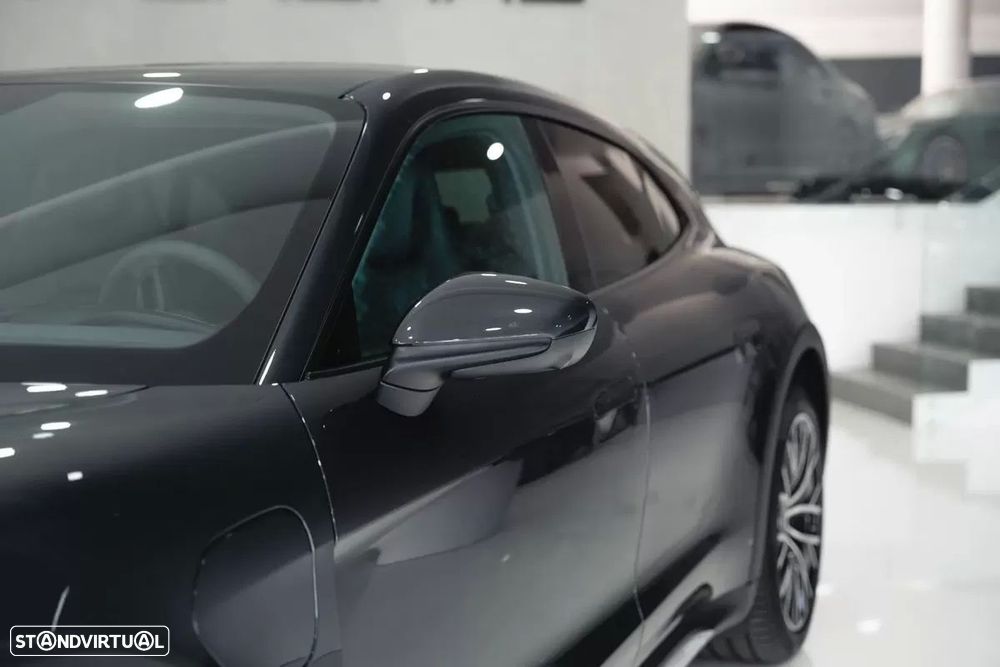 Porsche Taycan Cross Turismo 4 - 6