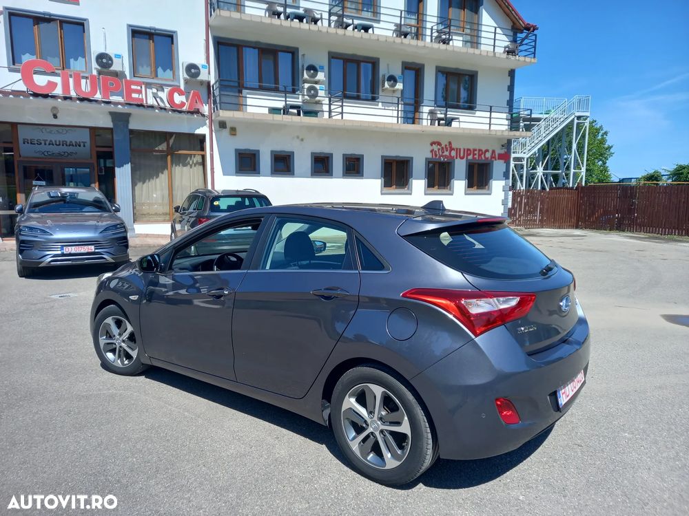 Hyundai i30 blue 1.6 CRDi Style - 18