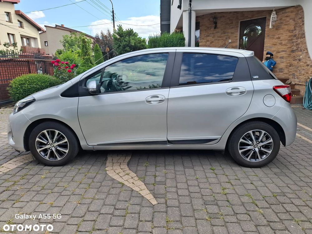 Toyota Yaris 1.5 Premium - 4