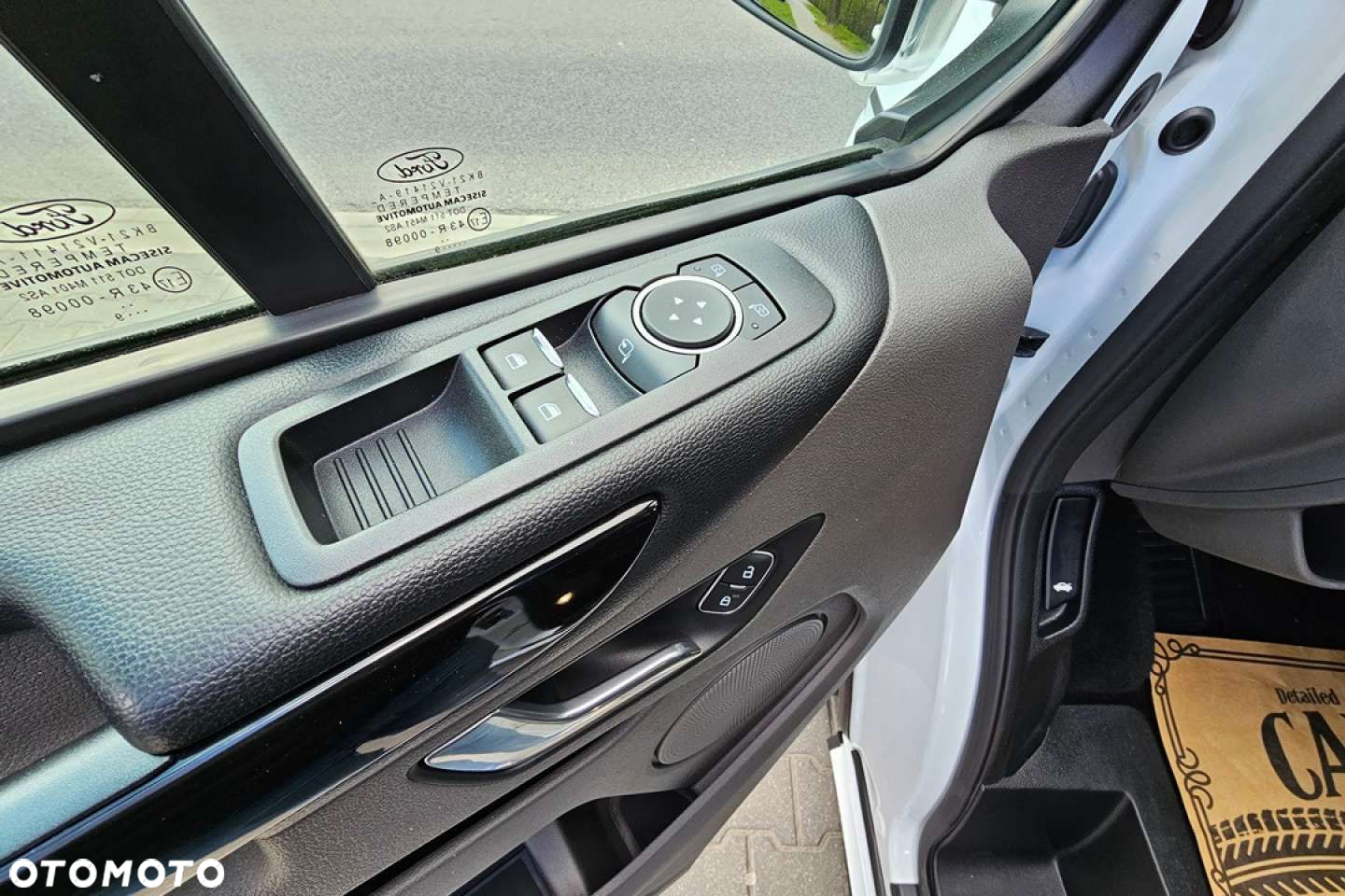 Ford Tourneo Custom - 33