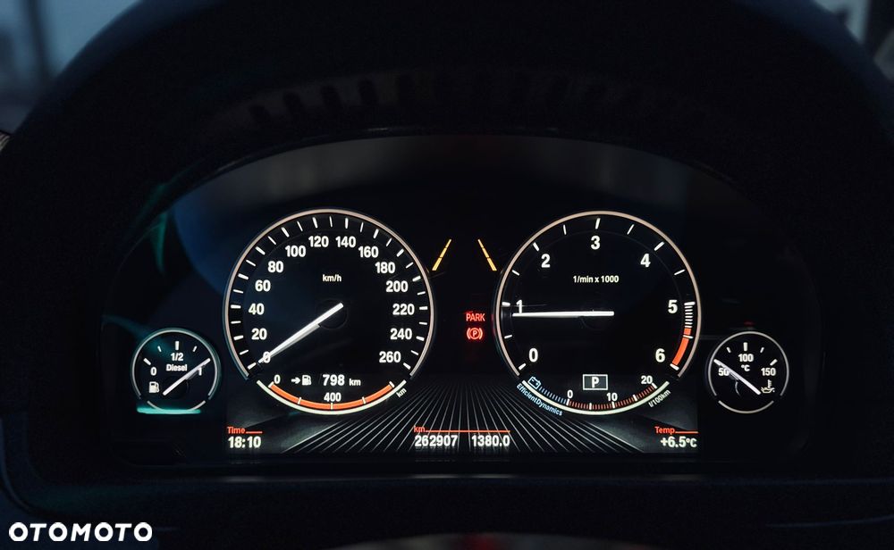 BMW Seria 5 525d xDrive - 10