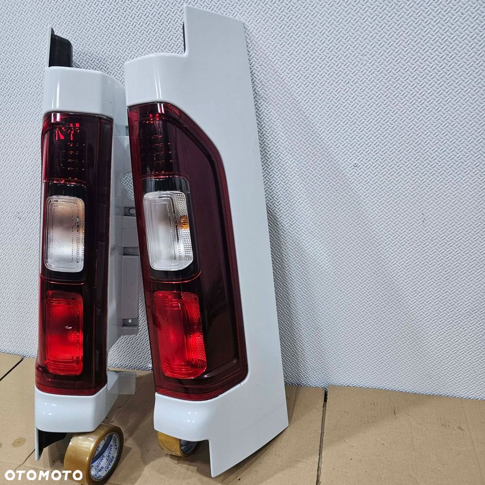 renault trafic iii iv 4 lampa tył tylna lewa prawa narożnik - 2