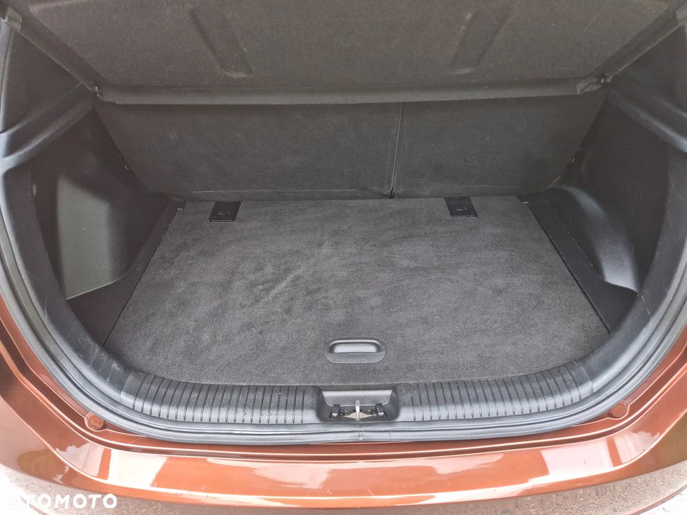 Hyundai ix20 1.4 Premium - 24