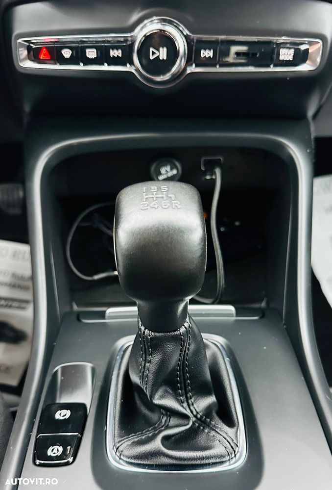 Volvo XC 40 T2 Momentum Core - 25