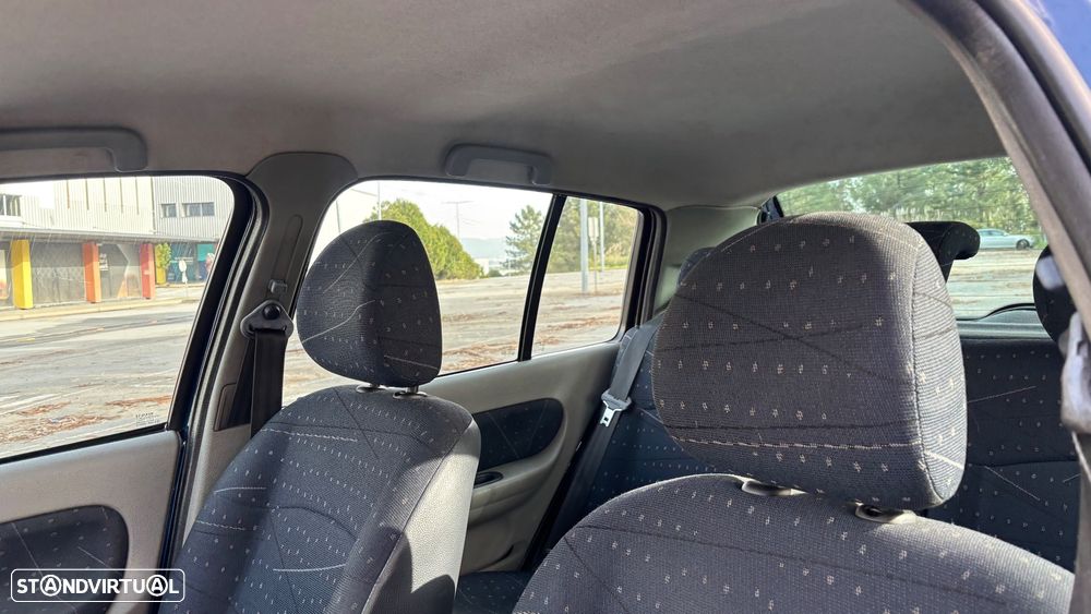 Renault Clio 1.2 16V Confort Authentique - 8