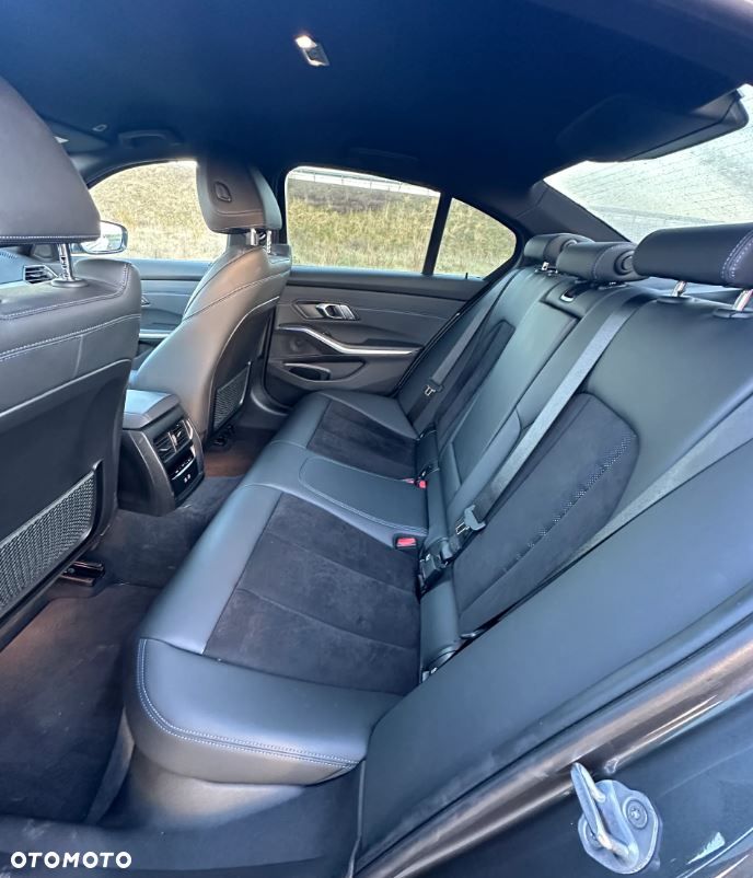 BMW Seria 3 330e M Sport - 10