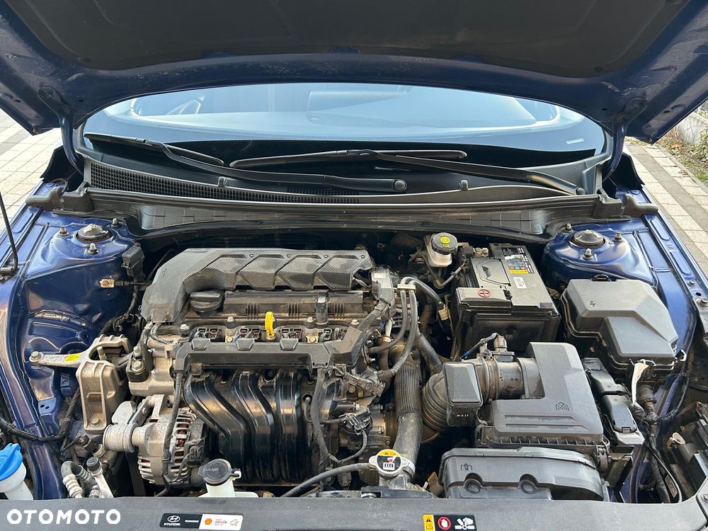 Hyundai Elantra 1.6 Modern - 22