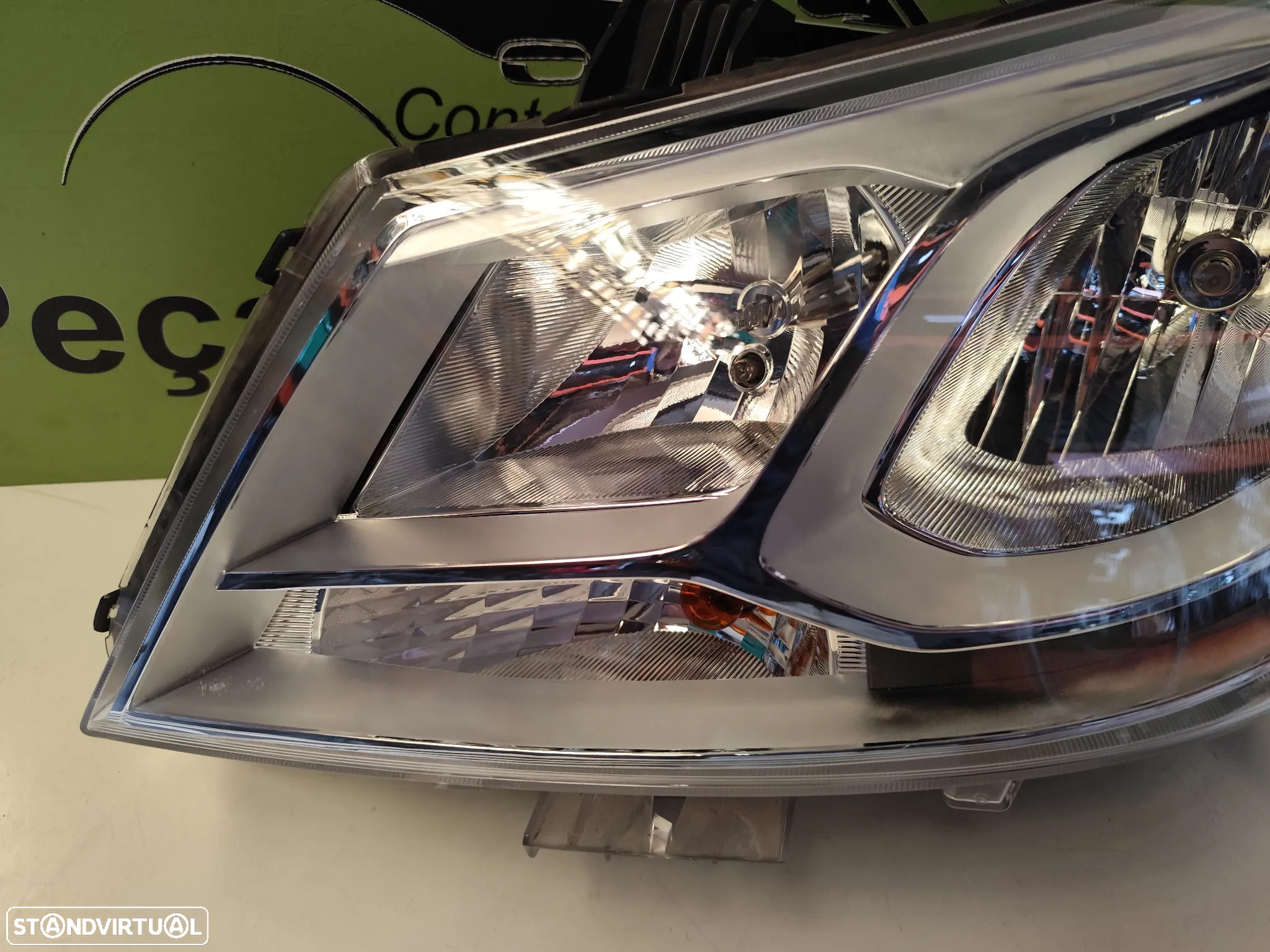 MAXUS EV30 FAROL ESQUERDO - FF695 - 2