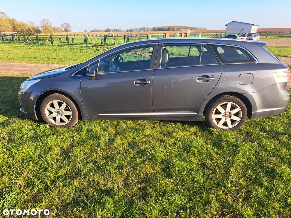 Toyota Avensis 1.8 Sol - 3