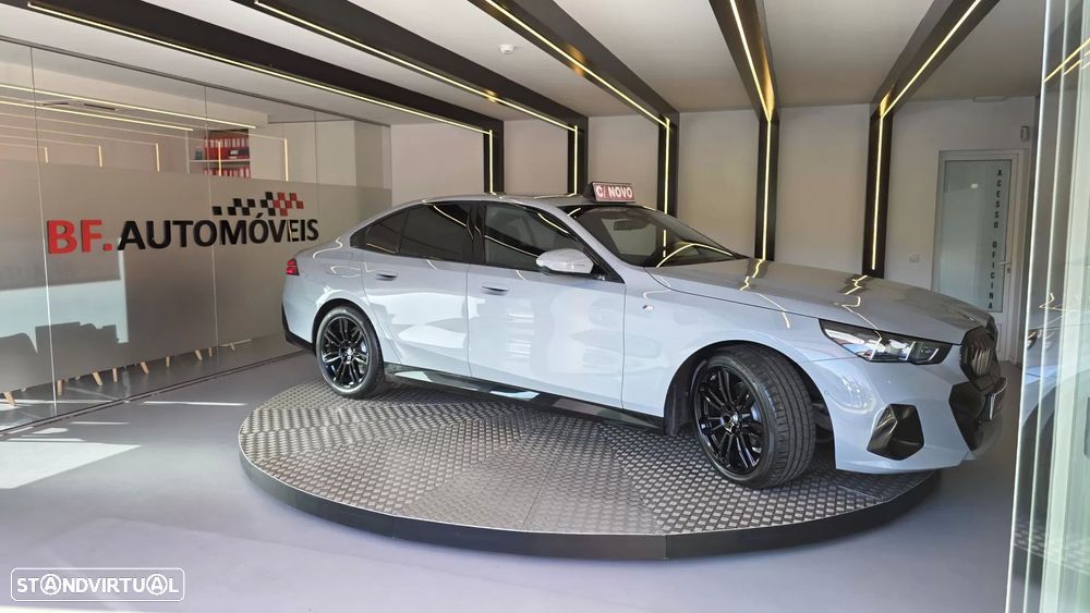 BMW 520 d Pack Desportivo M - 11
