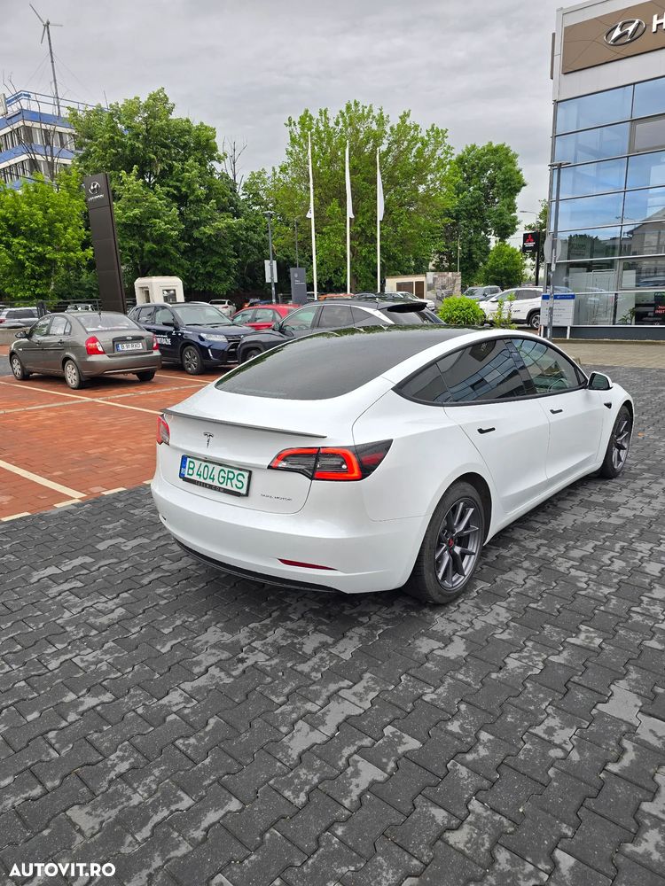 Tesla Model 3 - 3