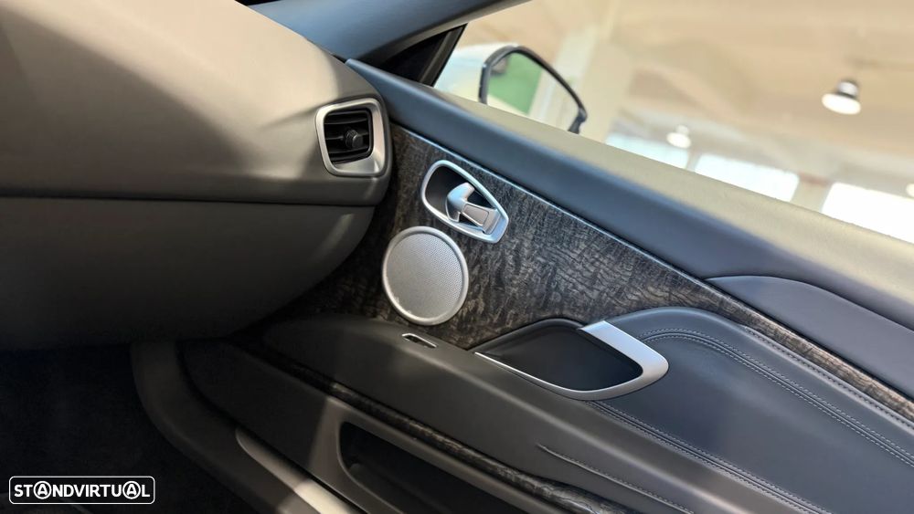 Aston Martin DB11 Volante V8 Auto - 32